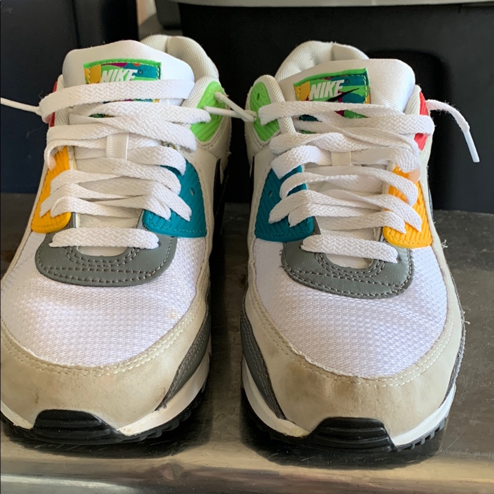 Nike men’s AirMax Multicolor Sneakers